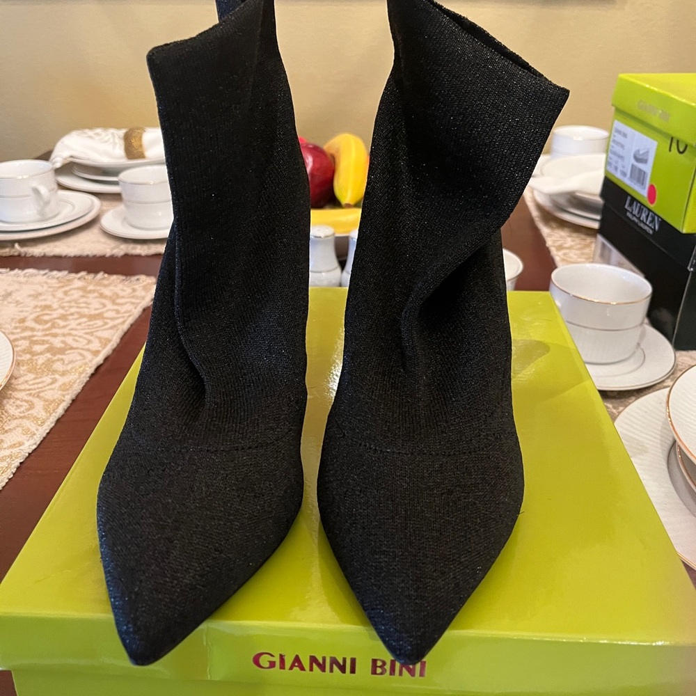 Gianni Bini ankle boots